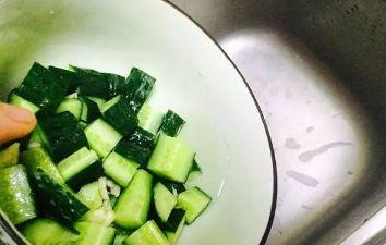 瓜能拌着吃吗,瓜果拌食新风尚