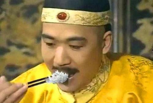 摆烂皇帝吃瓜